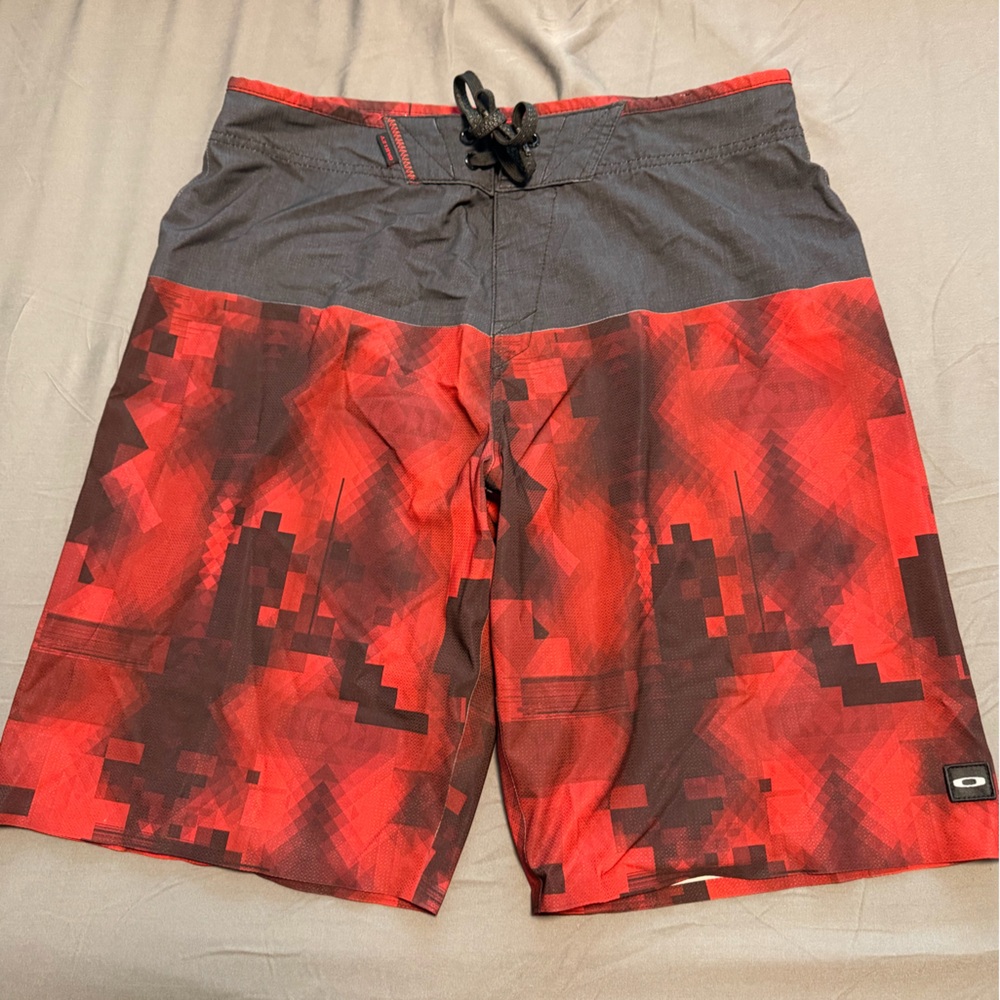 Men’s Oakley 34 board shorts 11 inch inseam